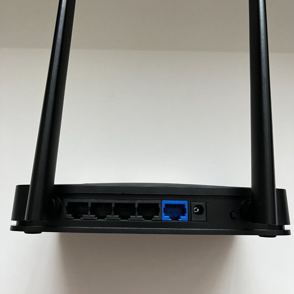 NETGEAR AC750 Dual Band WiFi Router / R6020 4 Port 300 + 400 Mbps - Picture 5 of 11